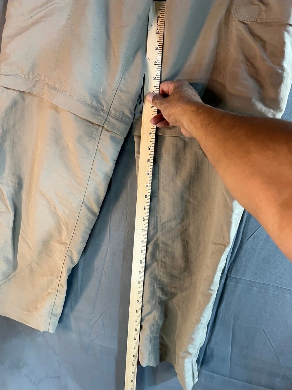 The North Face Men's Cargo Pants in Beige convertible turns into shorts men’s LG